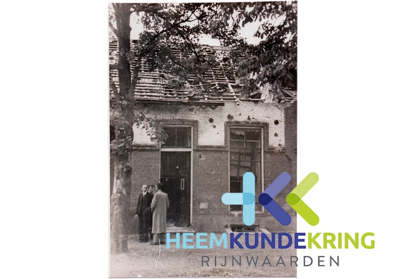 Pannerden dorpsplein 12-13 juli 1945 delegatie uit Hilversum Coll.J.van Ingen